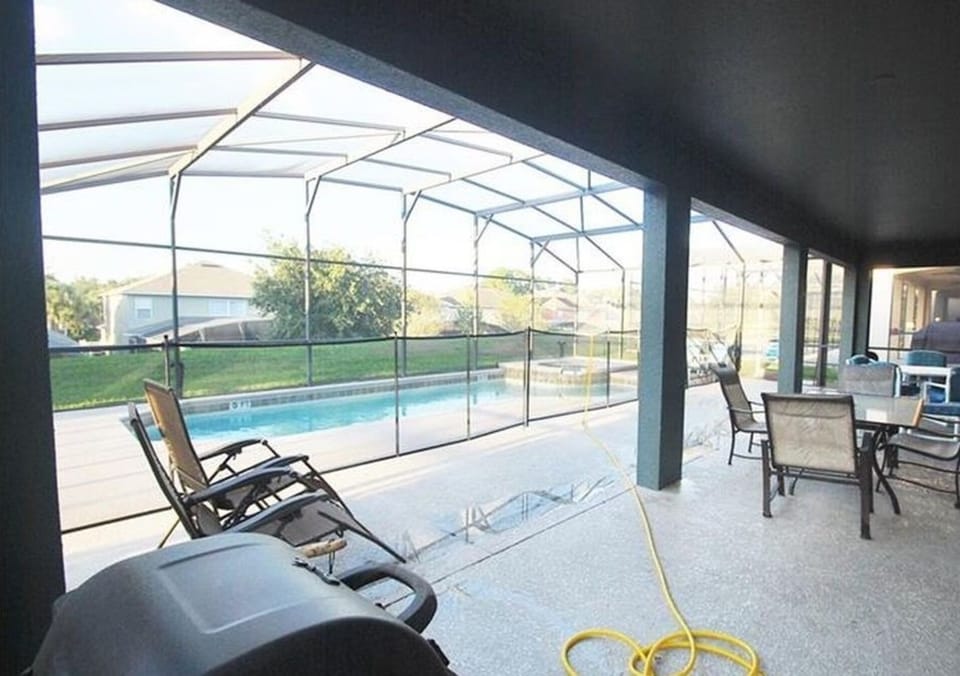 Huge lanai, BBQ, Patio Set, etc