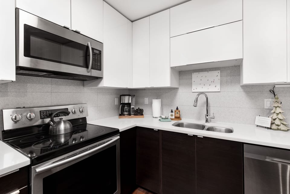 Coffee, tea and necessary extras are provided and well stocked for entertaining.