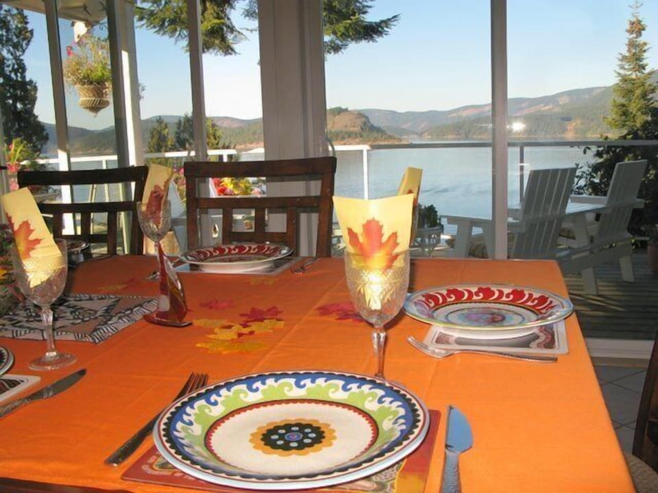 Seaview dining.