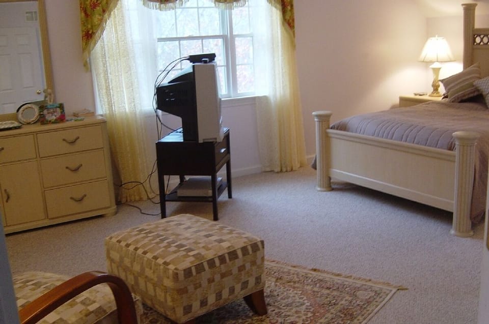 Master Bedroom 16' by 20'
