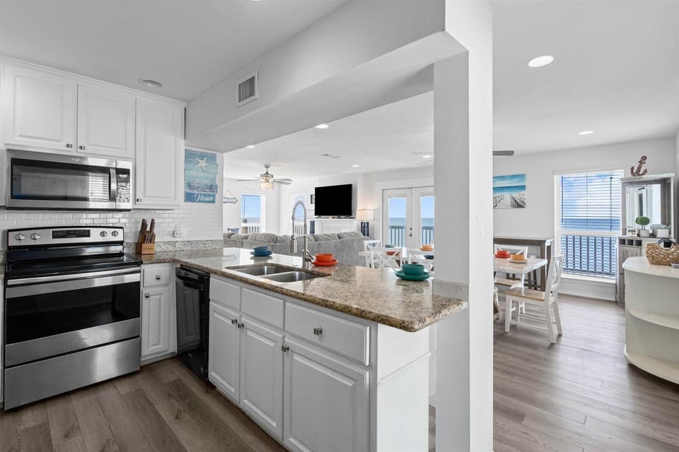 Strand Castle Kitchen with Gulf View