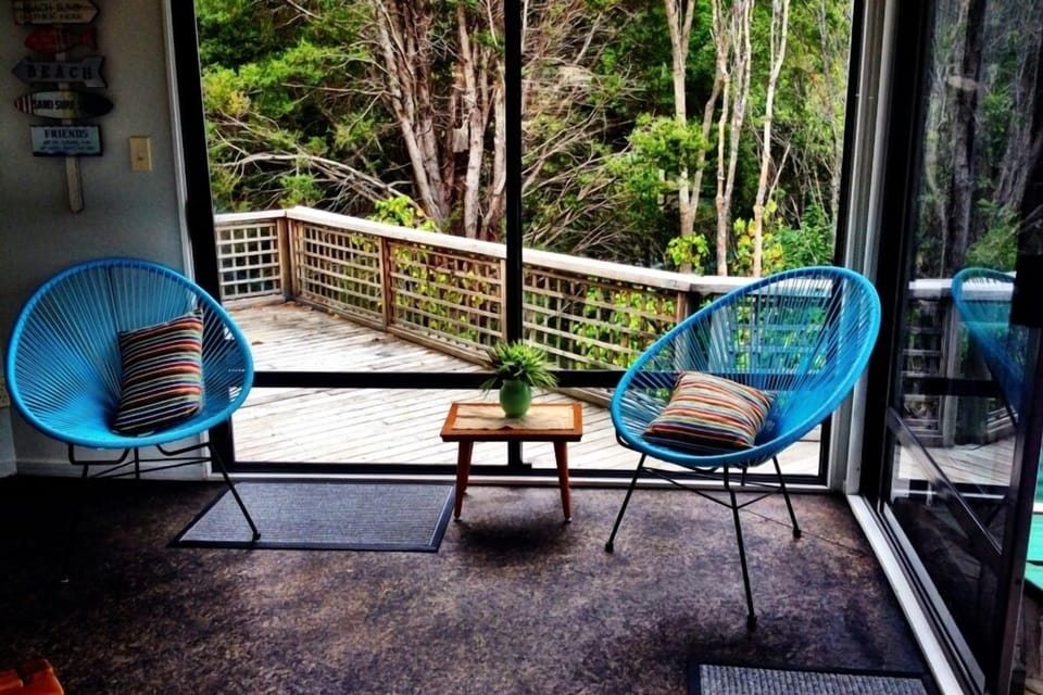 Peaceful nook, bush behind