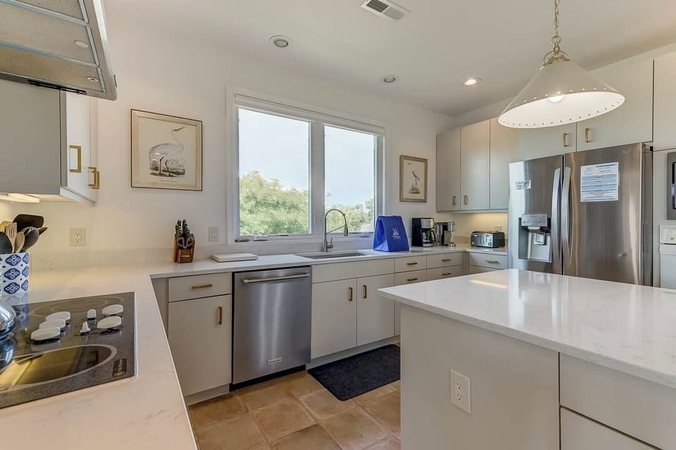 Top-Level Kitchen with Bar (seats 2)