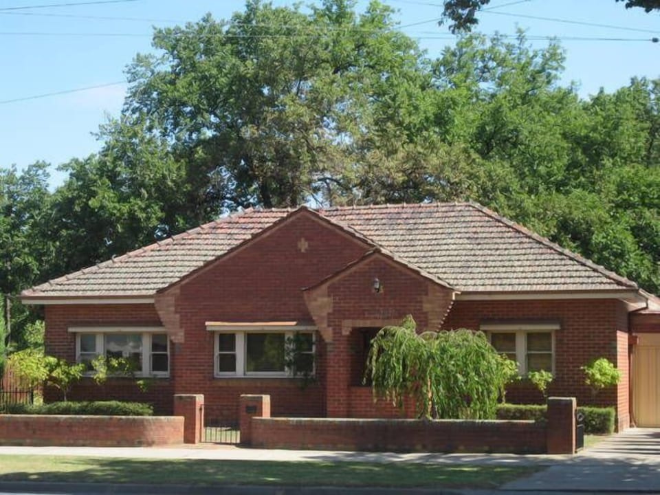 Front view on Bridge Street