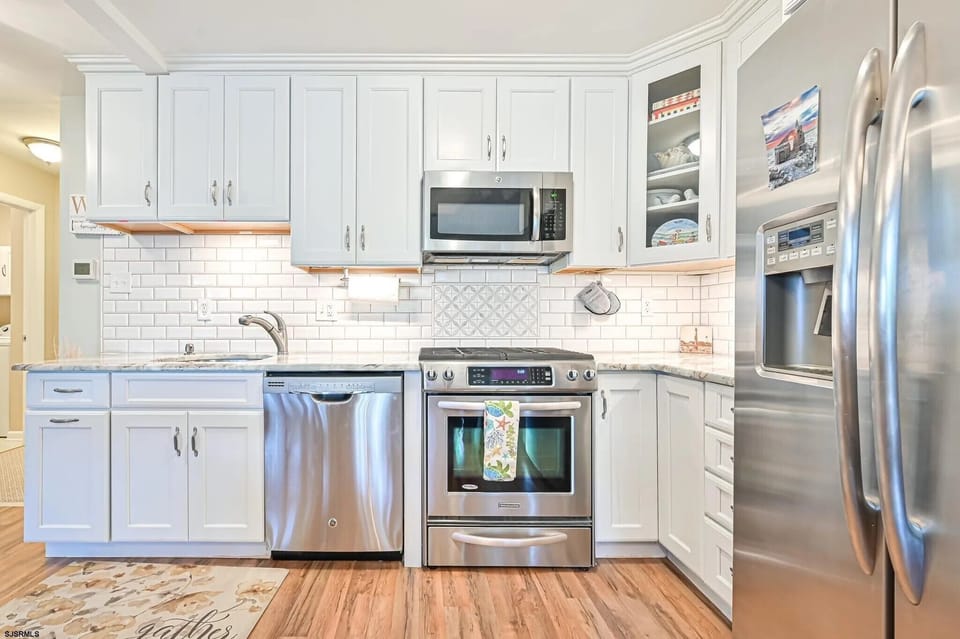 Lots of counterspace for preparing meals
