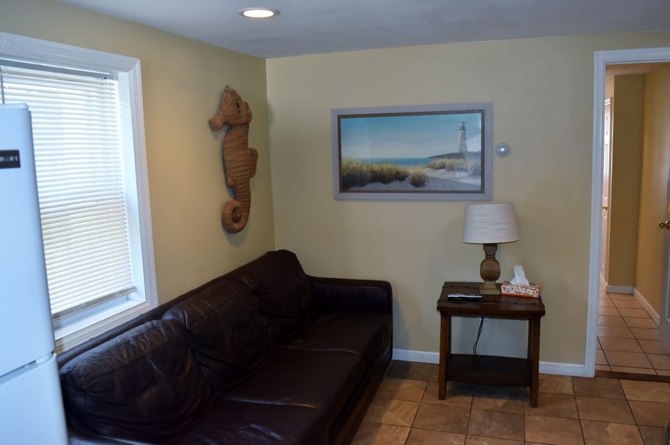  1st floor sitting area with pullout leather couch