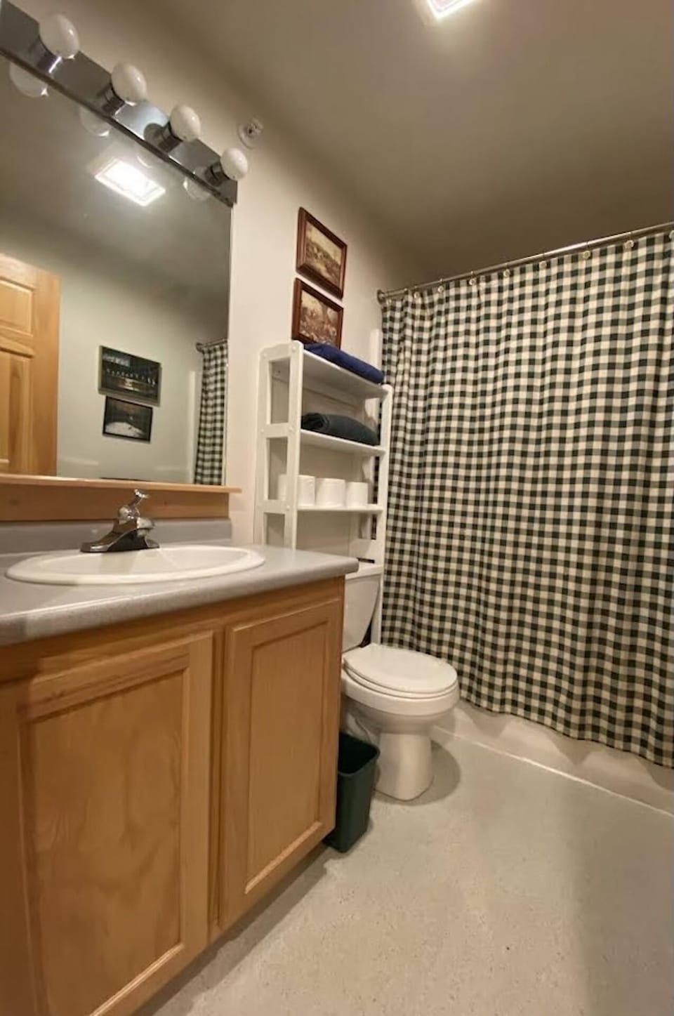 Bathroom 2 (second floor bathroom)