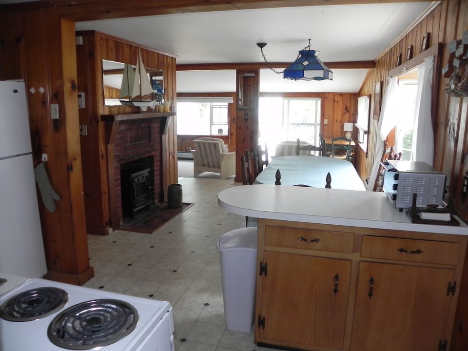 From kitchen towards the beach!