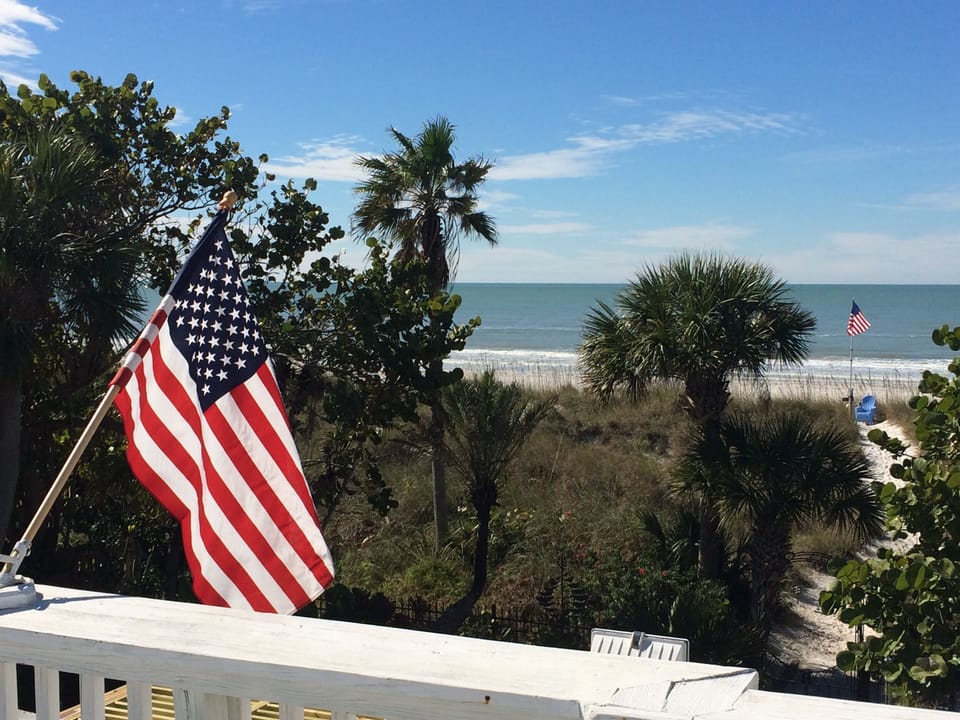 Panoramic views of the Gulf from the rooftop deck