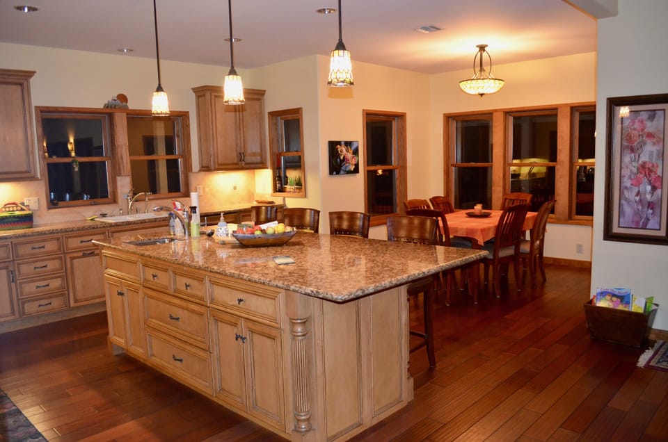 Kitchen & Dining Area
