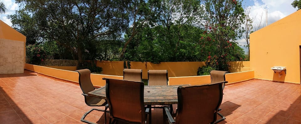 OUTDOOR DINNING AREA