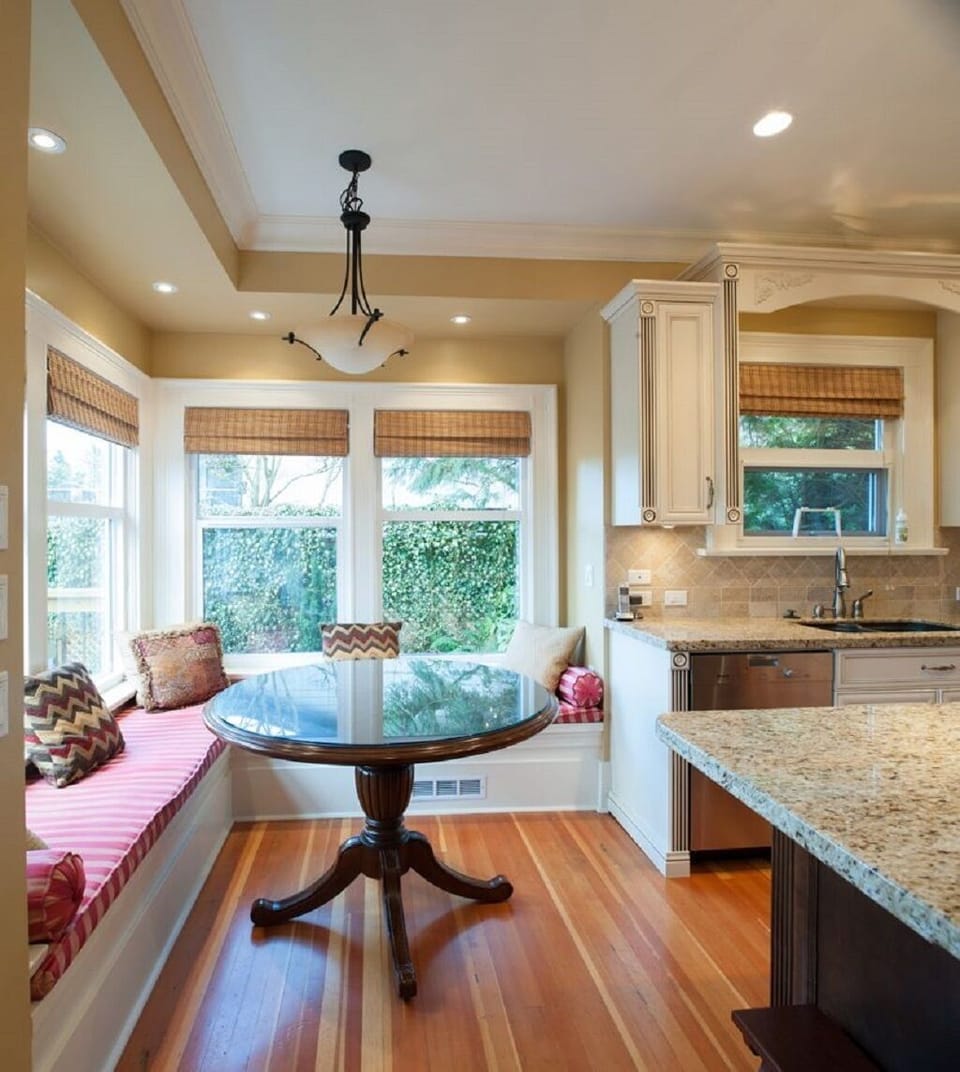 Cozy eating nook in the kitchen
