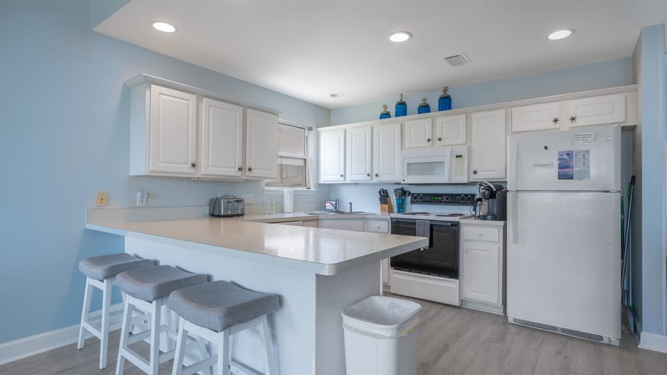 B Side Full Kitchen