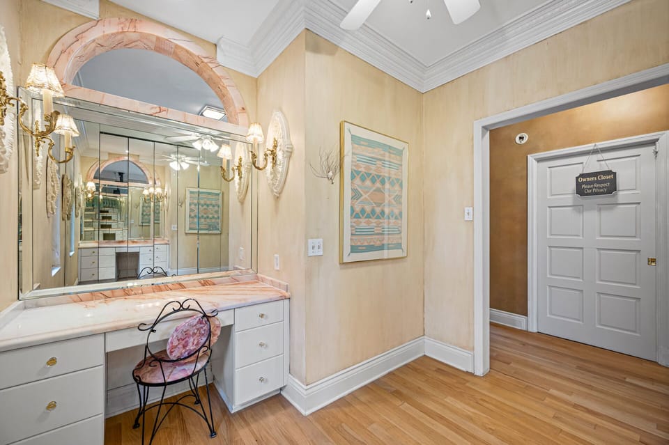 Beach Front Master Suite Dressing Room