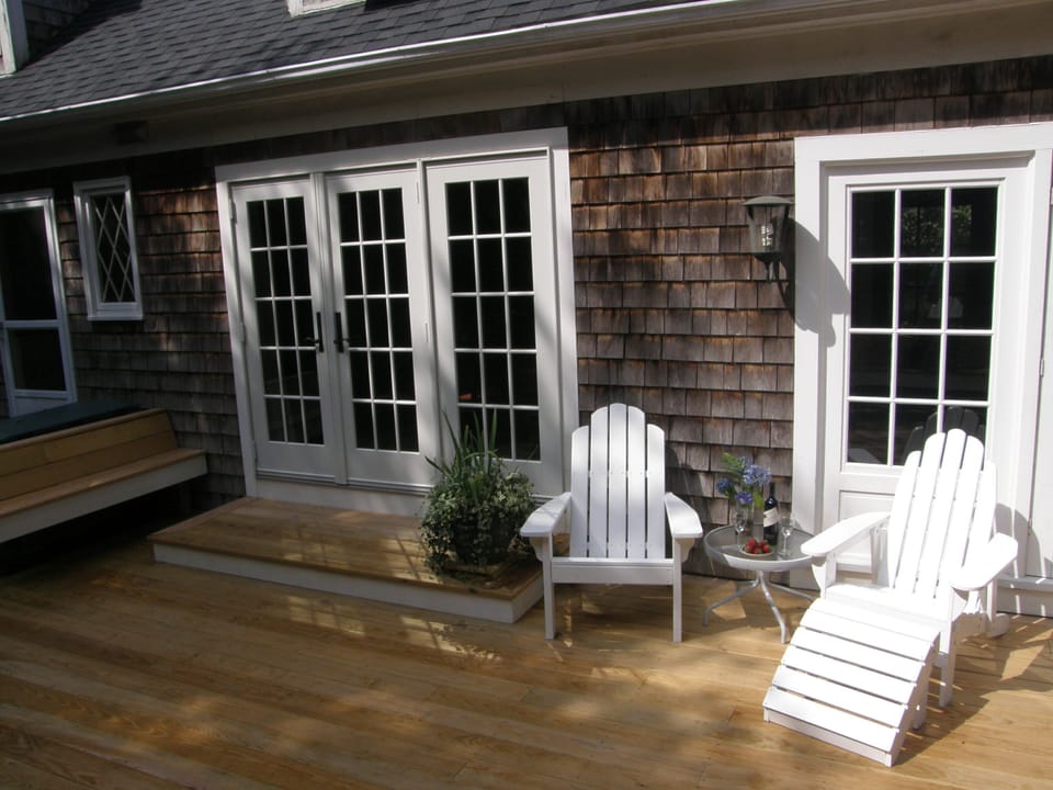 Great morning sun for coffee or late afternoon wine.
