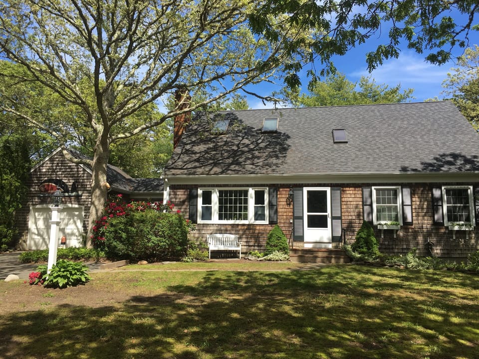 The Whale House - Basketball Hoop and large front yard