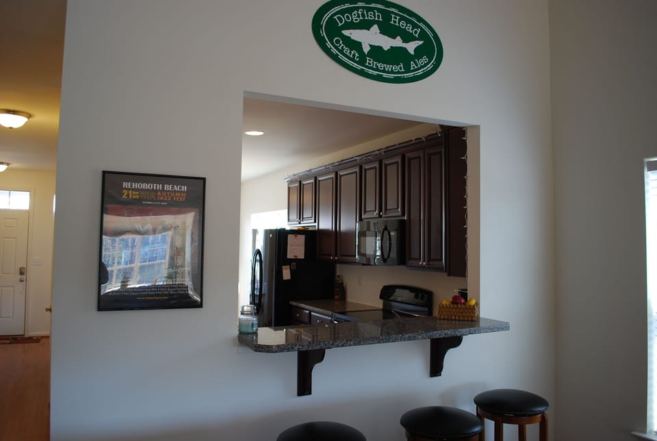 Counter into kitchen
