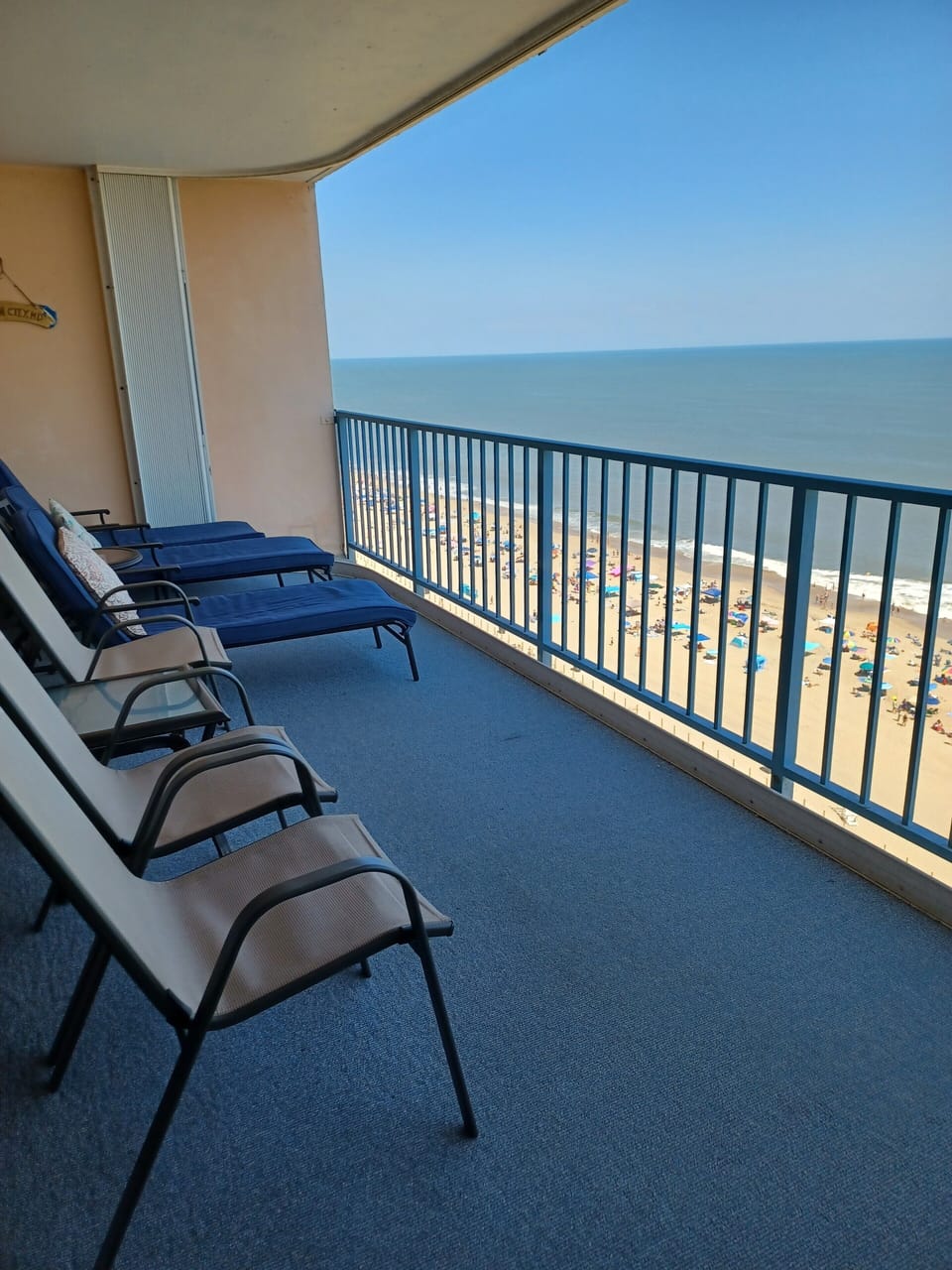 25-feet oceanfront balcony with 180 degrees ocean view