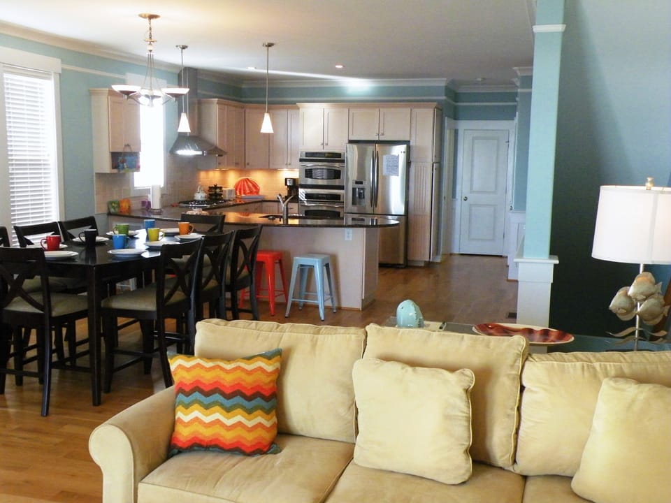 Bright And Spacious Living Area