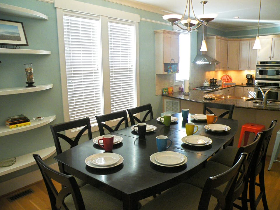 Lots Of Seating For Family Dinners