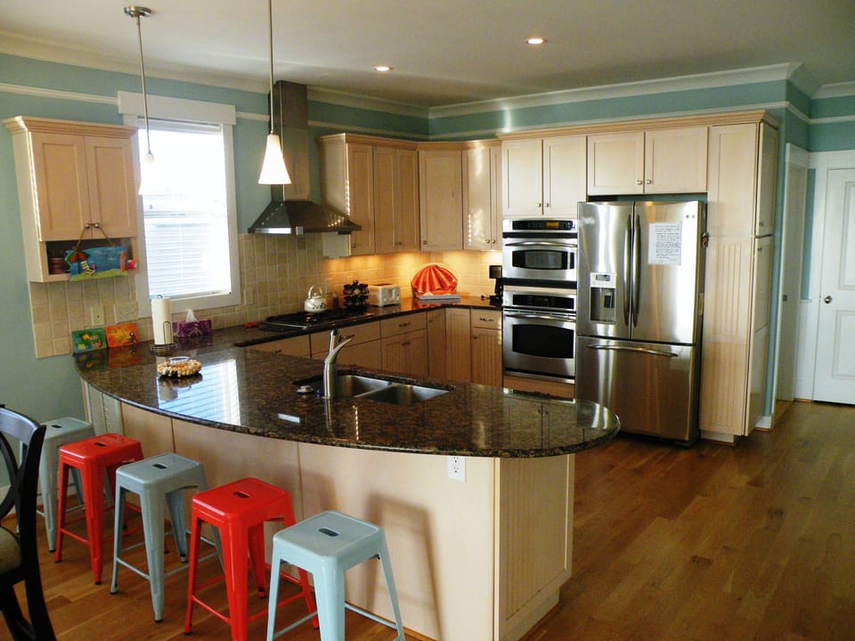 Large Fully Stocked Gourmet Kitchen 