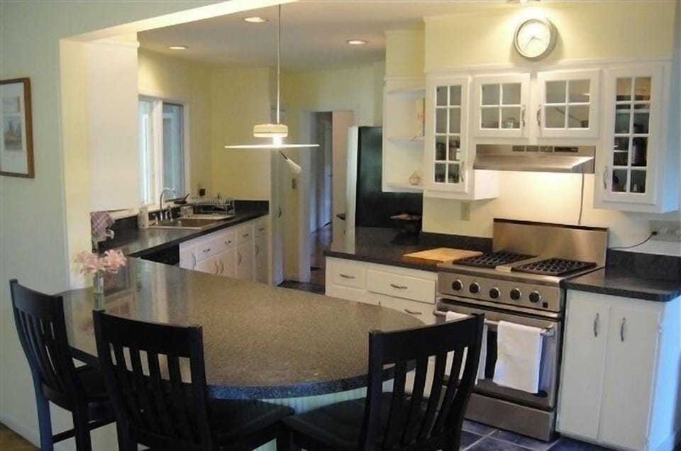 kitchen with breakfast bar