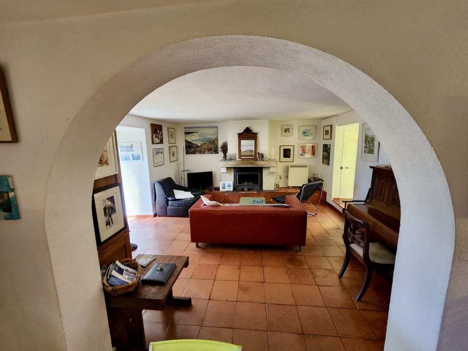Arch from kitchen to living room