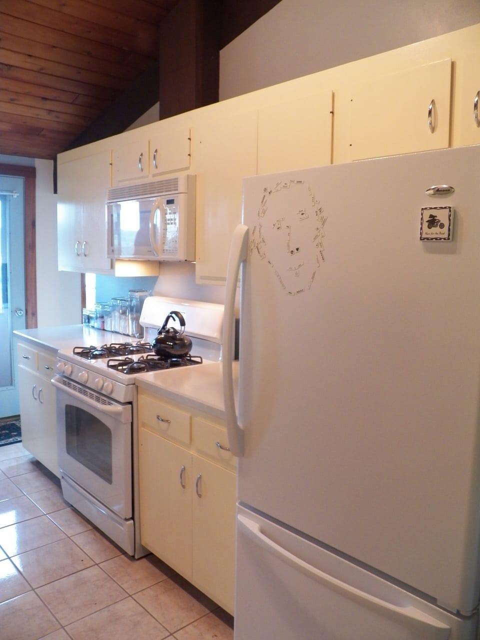 Kitchen has a gas stove/oven and full-sized Amana fridge/freezer w/ice maker.