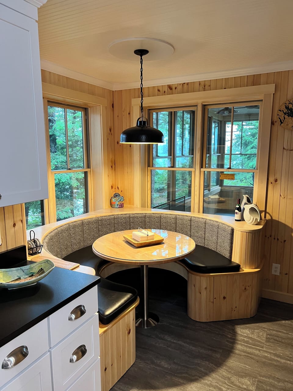 Breakfast nook between the kitchen and the living room.