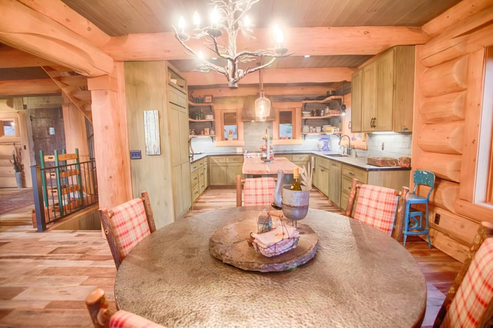 Kitchen/ Dining Area