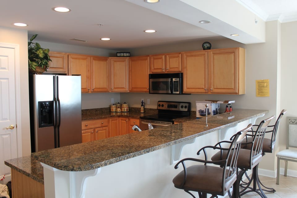 Kitchen with Breakfast Bar seating