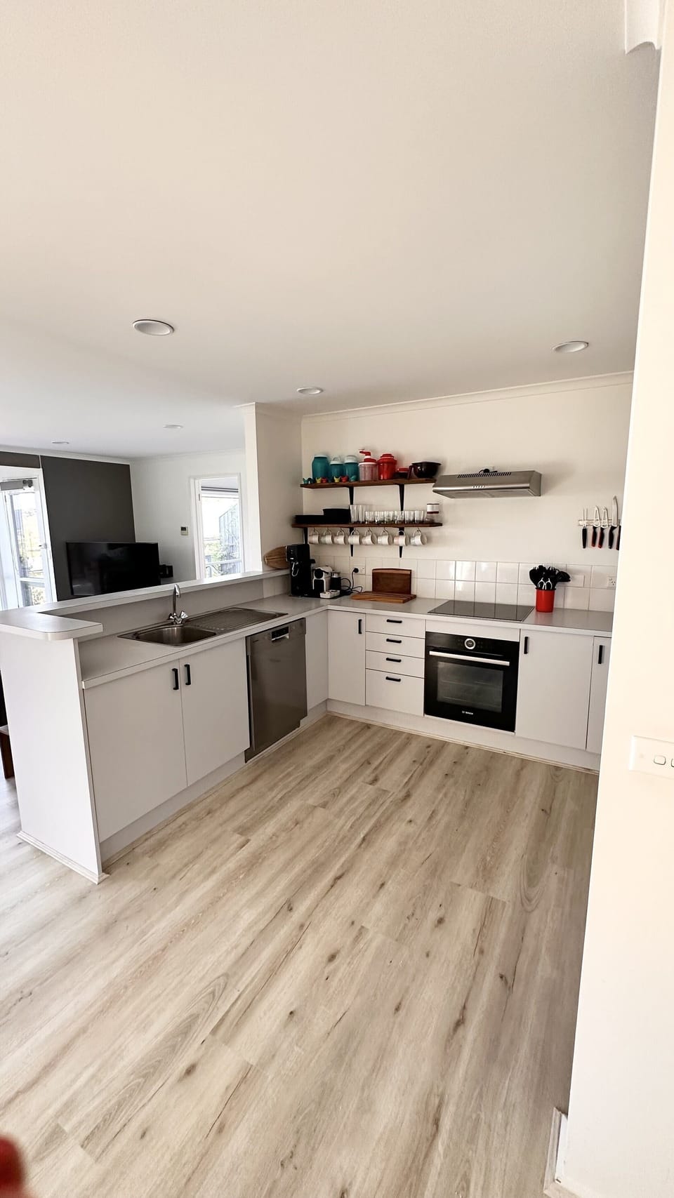 Fully equipped modern kitchen. Everything you need and more. 