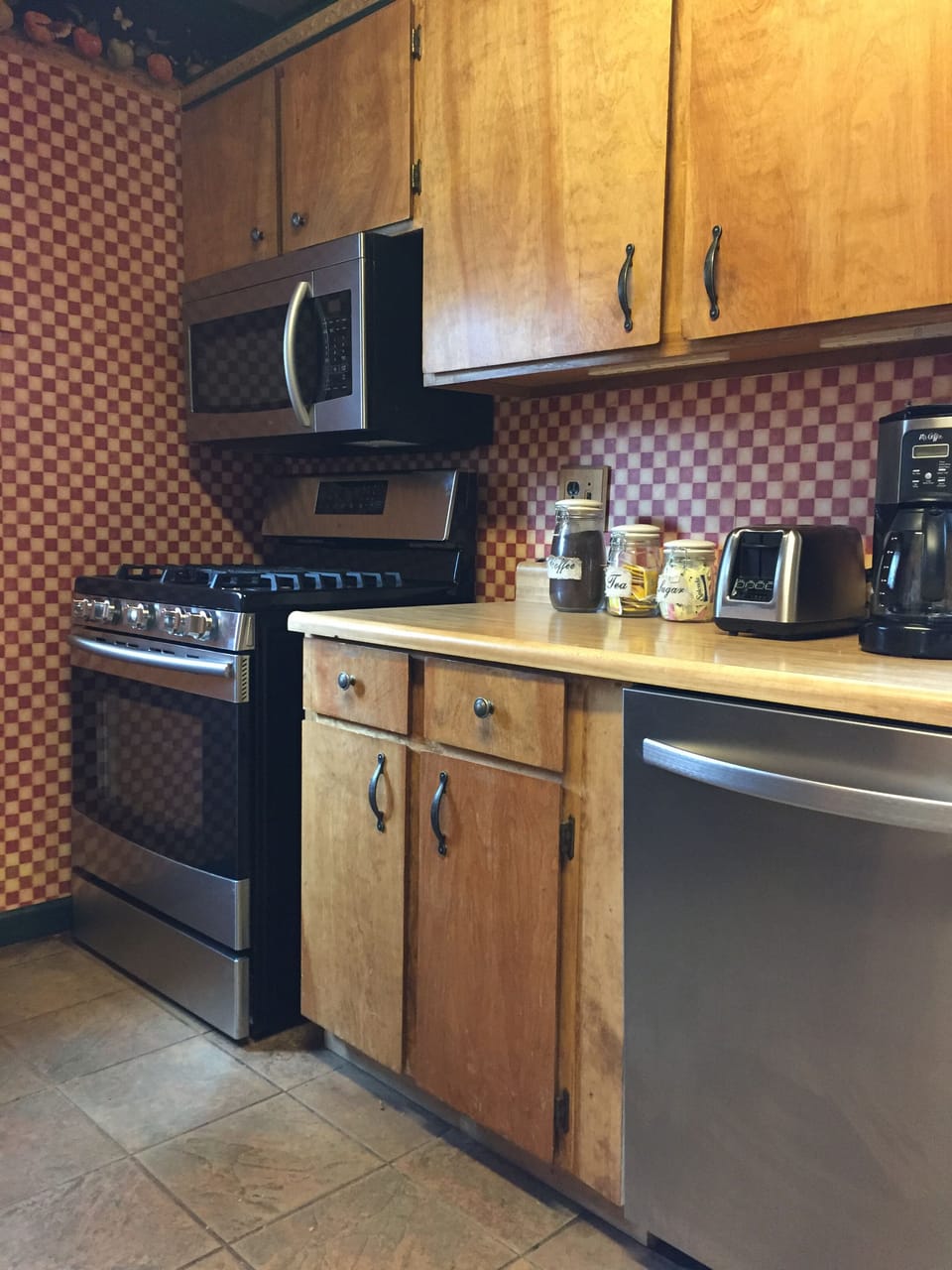 Full size gas range, oven, microwave, dishwasher, washing machine & dryer.