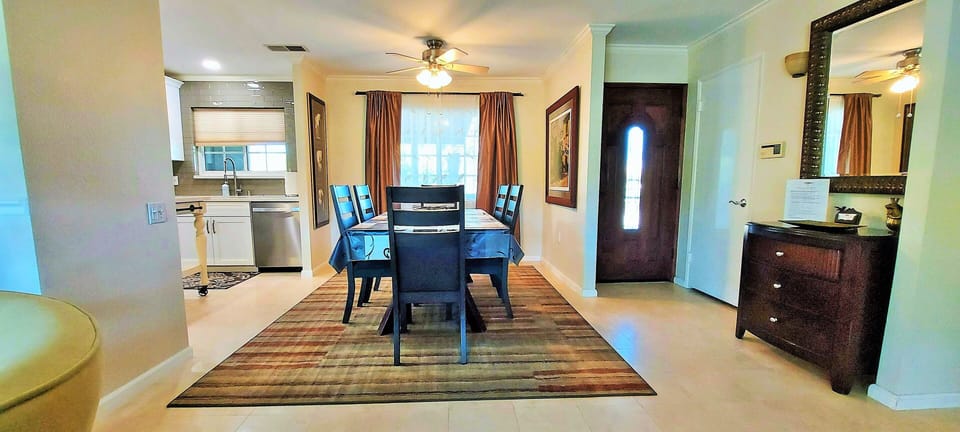 Dining area seats 6 guests