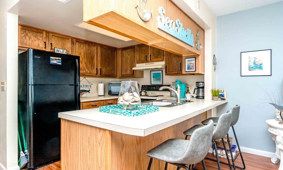 Kitchen with Eat-In Seating