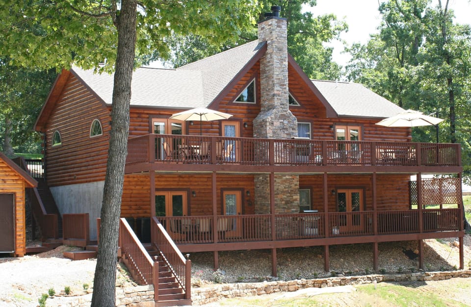 Owl's Nest Cabin with outer stairway to maximize living space.