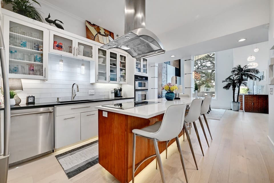 Main floor:  Belly up to 4 counter height barstools.  Ample cooking dishes. 