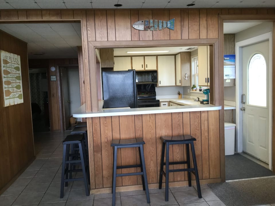 Extra seating around high kitchen countertop