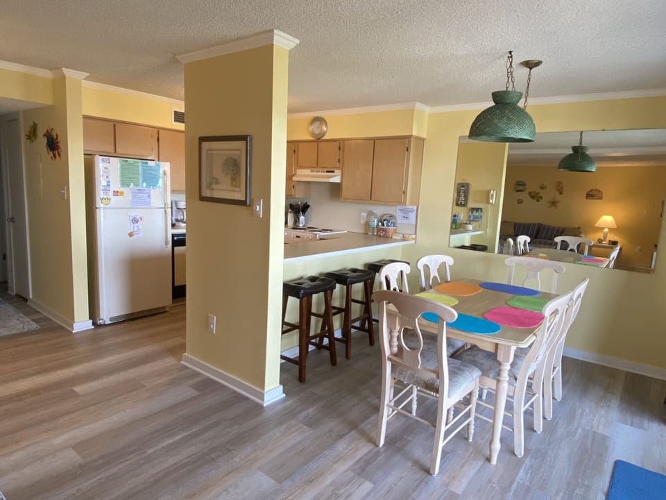 Dining area and kitchen 