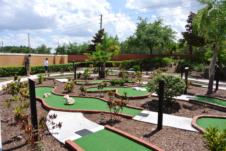 Put Put golf /Miniature golf