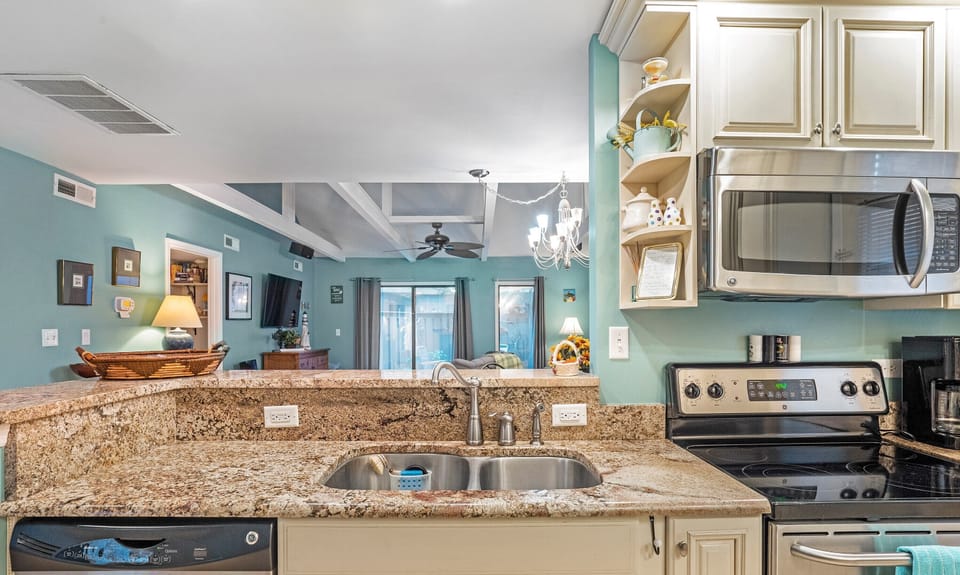 Kitchen area, fully stocked with everything you will need
