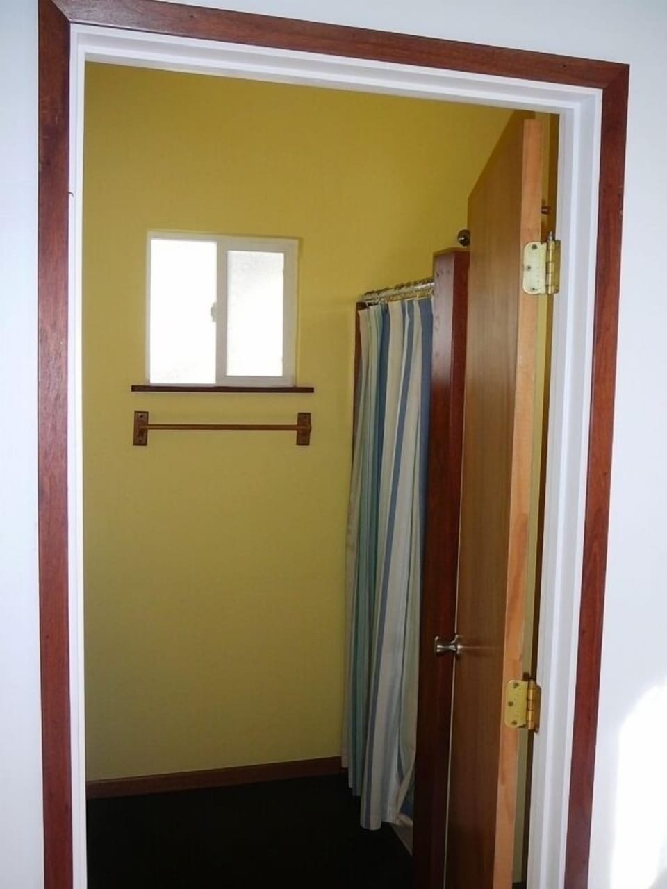 3/4 Bath in the Ohana with walk in shower
