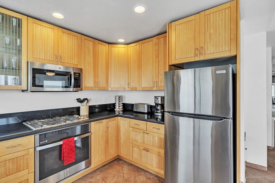 Fully equipped kitchen with nice appliances