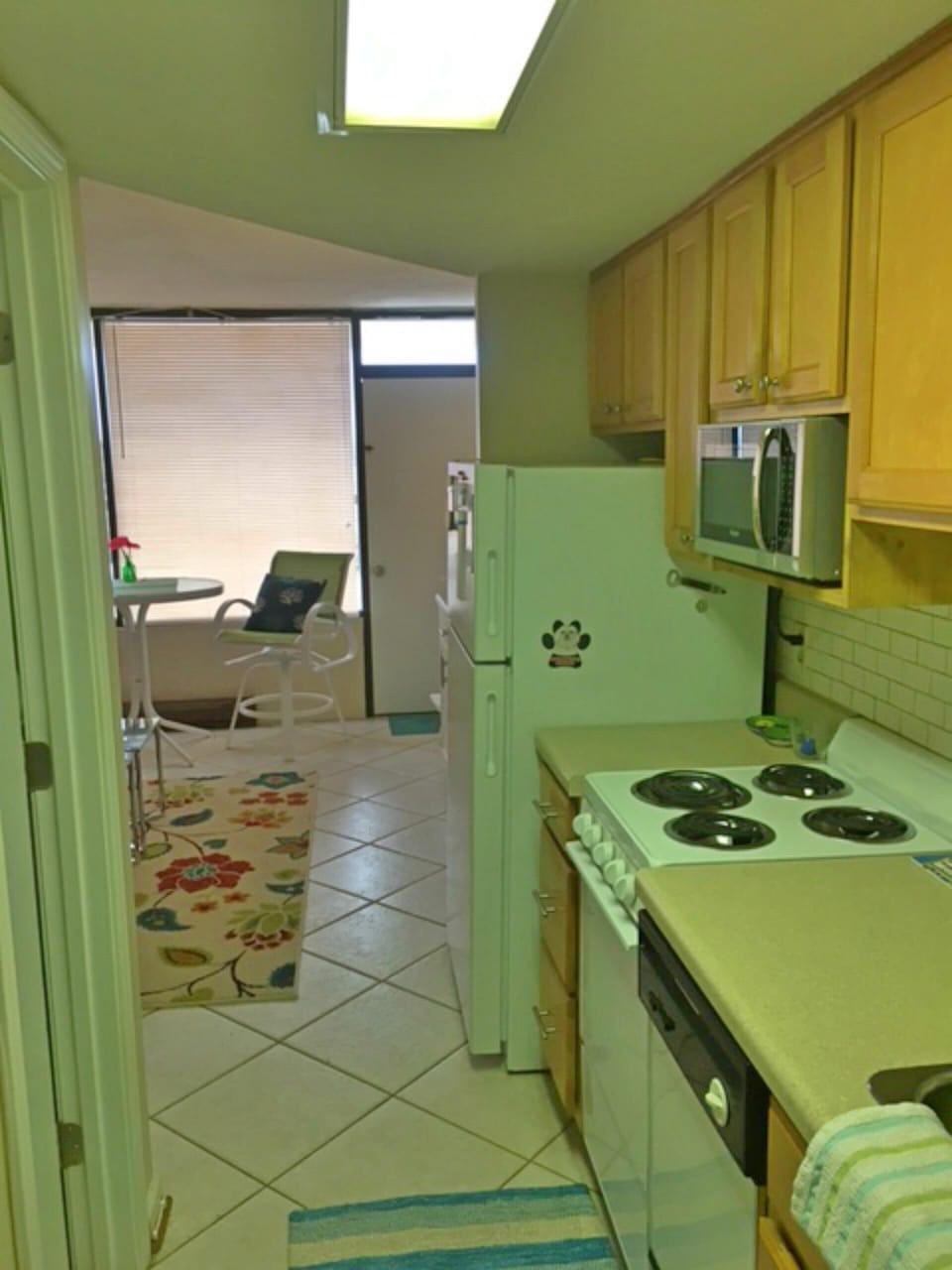 Kitchen to Livingroom