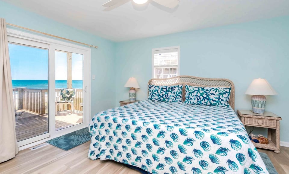 1st Floor Oceanfront Primary Bedroom ~ King
