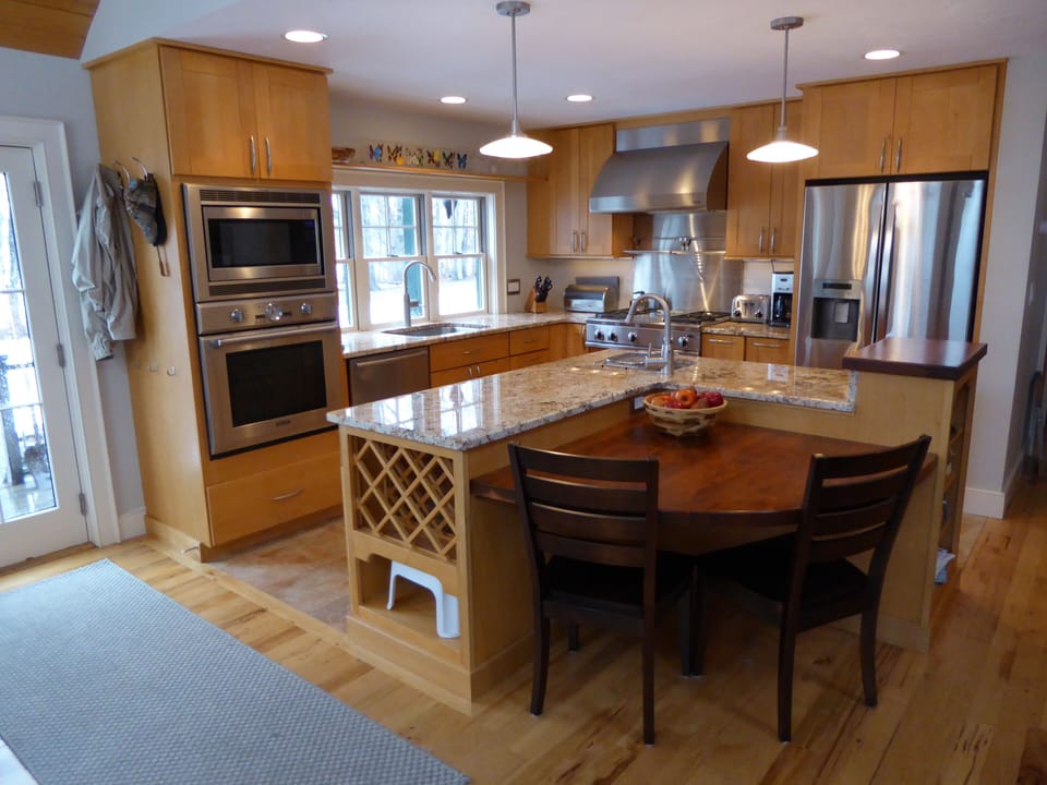 Big kitchen, complete kitchen utensils 