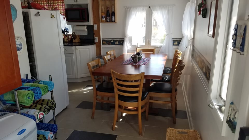 Space inside for meals or  after-dinner games (rgb lighting at night!)