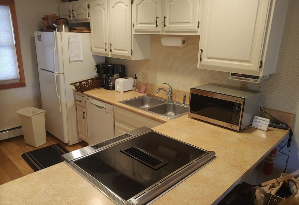 Kitchen with new appliances in past 18 mo., well stocked 4 even great cooks use.