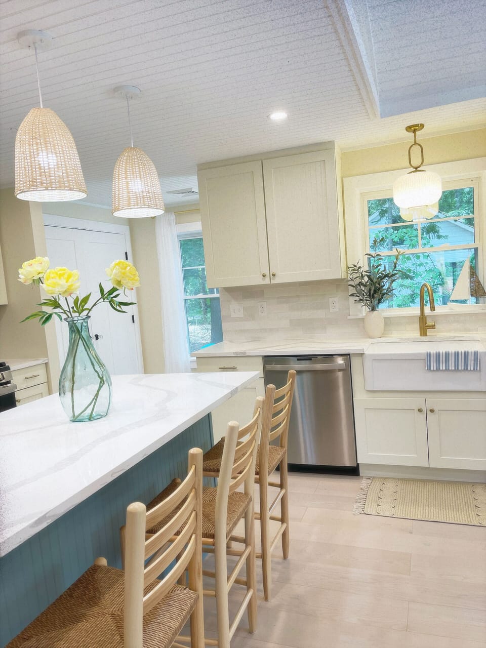 Open Kitchen which includes stainless appliances 