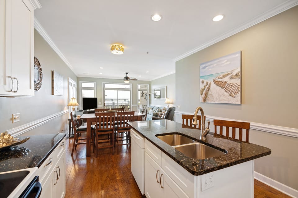 Fully equipped kitchen, with large island that includes seating for 2.